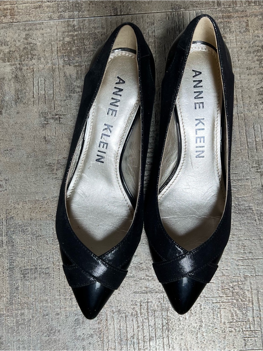 S8 Anne Klein Black MaddyRose Pointed-Toe Crisscross kitten heels